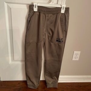 Nike Air Max therma-fit joggers boys Large